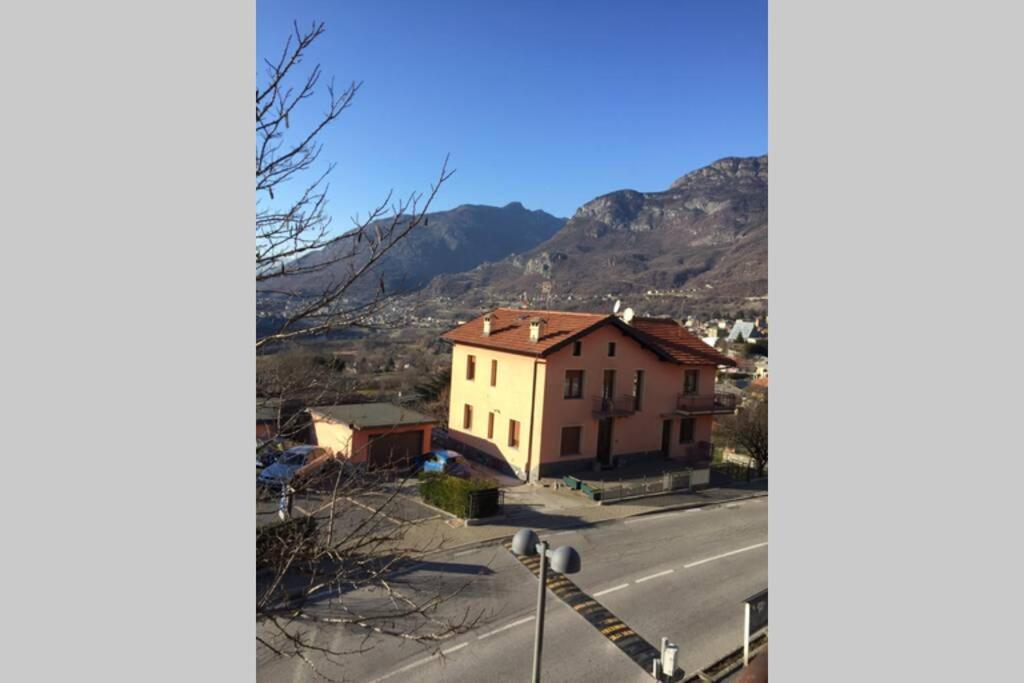 Appartamento Con Parcheggio Pubblico Sotto Casa Saint-Vincent Eksteriør bilde